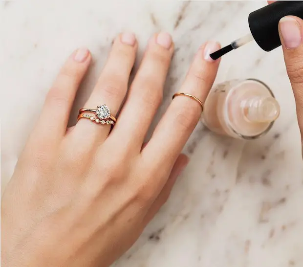 9 Tips for Taking a Good Engagement Ring Selfie